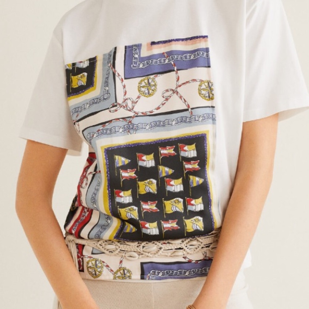 Scarf patch T-shirt
